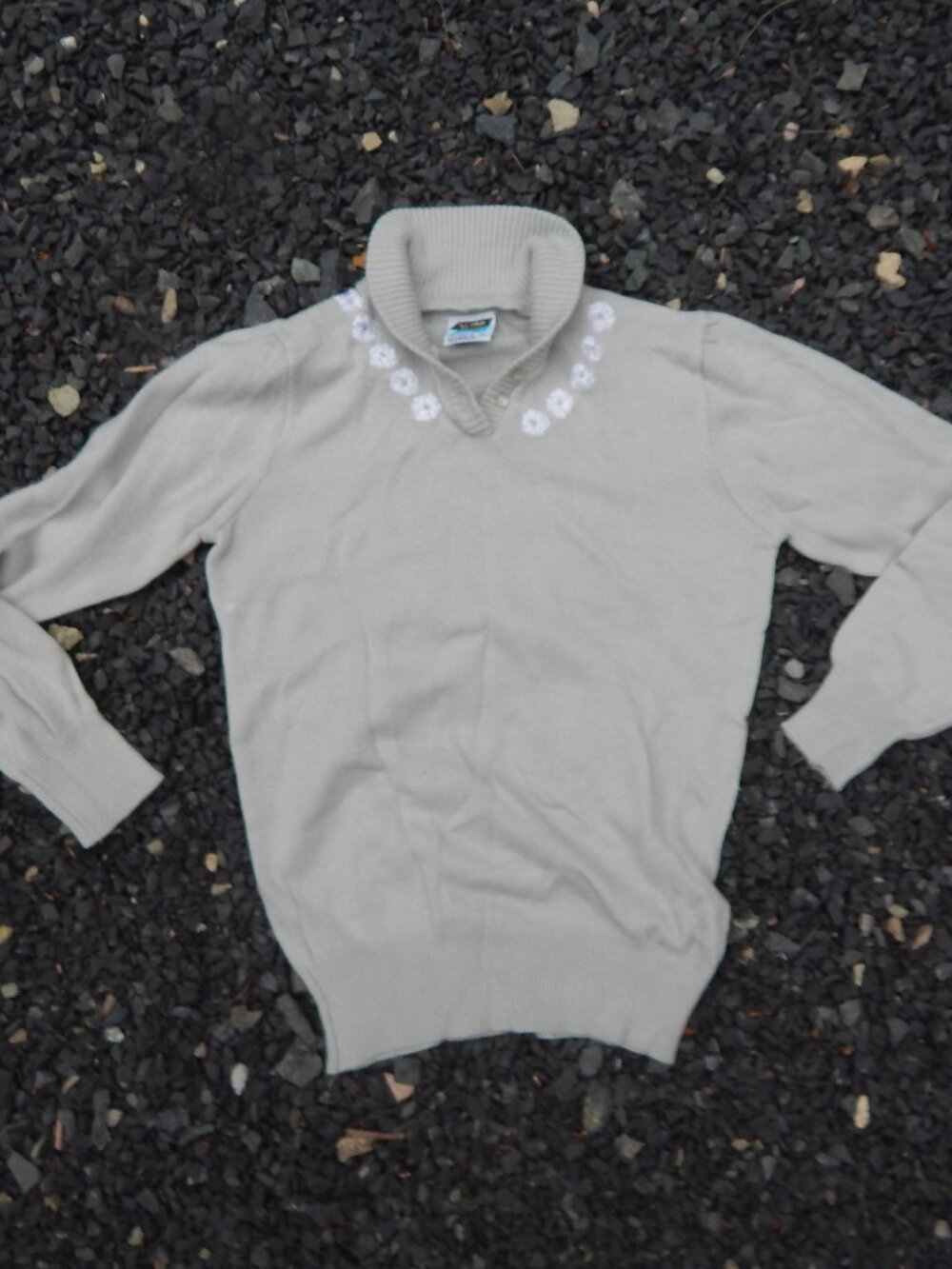 Vintage 60’s Woolco Stroller Grey Floral Embroidered Knit Sweater Size Small